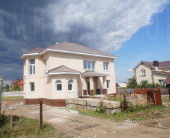 Коттедж с двумя эркерами 