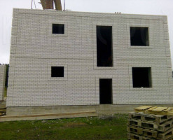 Не маленький дом