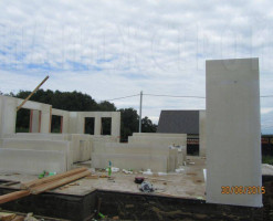 Дом облицован плиткой