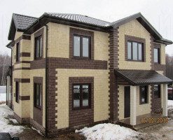 Дом облицован плиткой