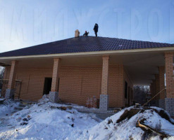 Широкий дом в лесу