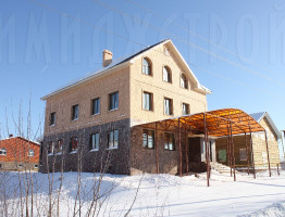 Коттедж с навесом в Уфе