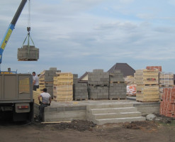 Коттедж в тёмных тонах