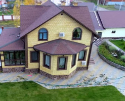 Строим коттедж с мансардой, эркером и мягкой кровлей