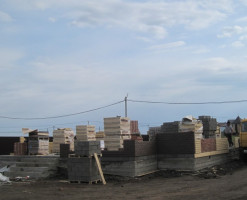 Коттедж в тёмных тонах