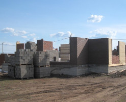 Коттедж в тёмных тонах