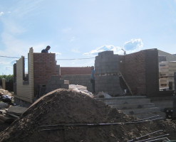 Коттедж в тёмных тонах