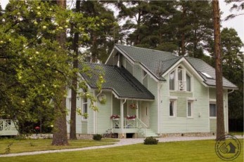 Дом с перголой