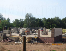 Строительство большого дома с цоколем Строительство большого дома с цоколем