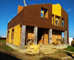 Коттедж в тёмных тонах