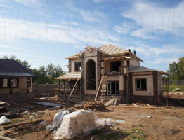 Строительство большого дома с цоколем Строительство большого дома с цоколем