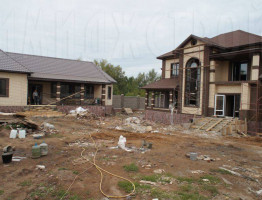 Строительство большого дома с цоколем Строительство большого дома с цоколем