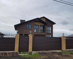 Коттедж в тёмных тонах