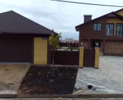 Коттедж в тёмных тонах