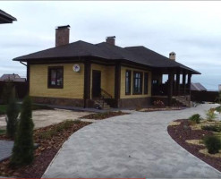 Коттедж в тёмных тонах