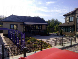 Строительство большого дома с цоколем Строительство большого дома с цоколем