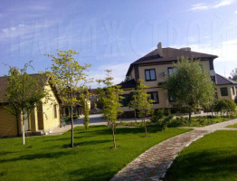 Строительство большого дома с цоколем Строительство большого дома с цоколем