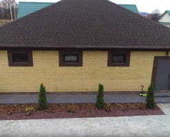 Коттедж в тёмных тонах