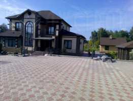 Строительство большого дома с цоколем Строительство большого дома с цоколем