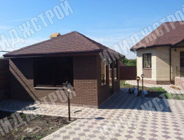 Красивый коттедж с гаражом Красивый коттедж с гаражом