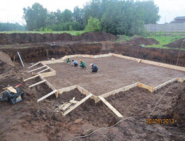 Строительство большого дома с цоколем Строительство большого дома с цоколем