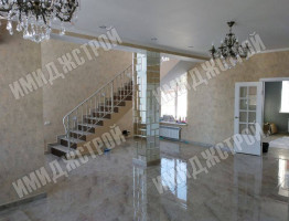 Красивый коттедж с гаражом Красивый коттедж с гаражом