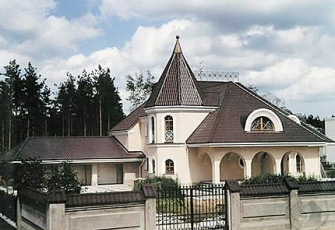 Кирпичный особняк c двумя гаражами