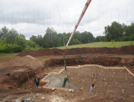 Строительство большого дома с цоколем Строительство большого дома с цоколем