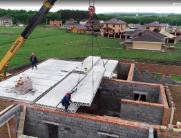 Красивый коттедж с мансардой