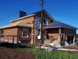 Красивый коттедж с мансардой