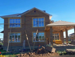 Красивый коттедж с мансардой