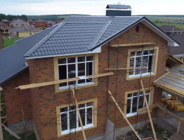 Красивый коттедж с мансардой