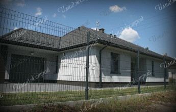 Одноэтажный дом с гаражом в стиле минимализма Одноэтажный коттедж в стиле минимализма