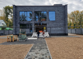 Коттедж с плоской кровлей в стиле "хай-тек"